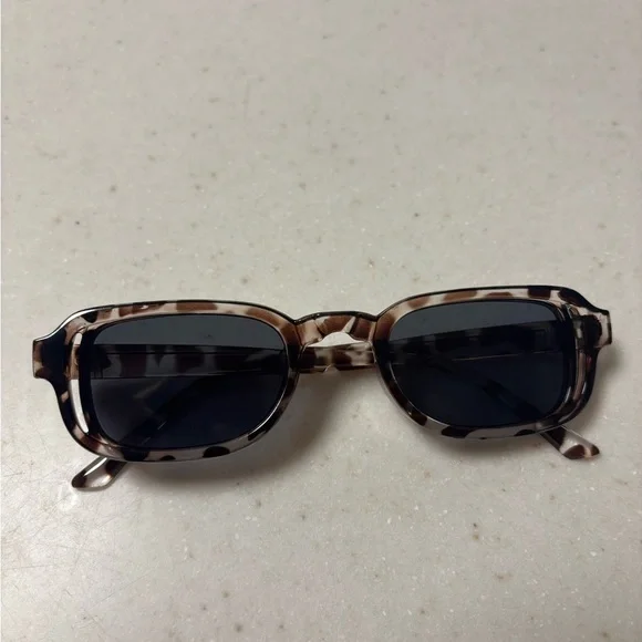 Stylish Tortoiseshell Sunglasses - Picture 1 of 6
